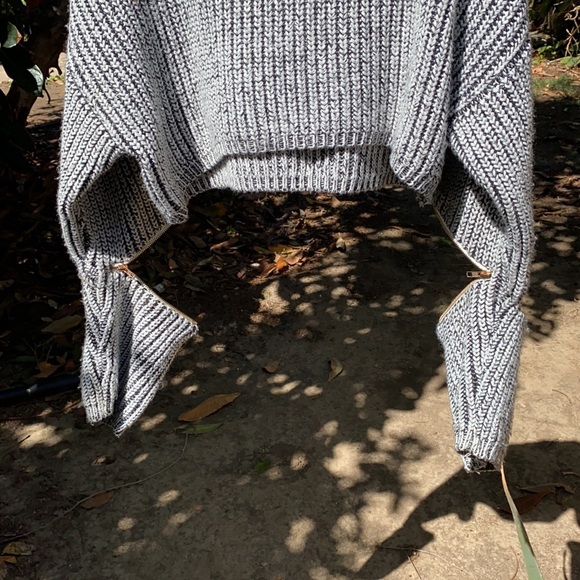 Mock neck sweater (SOLD) - Picture 6 of 7